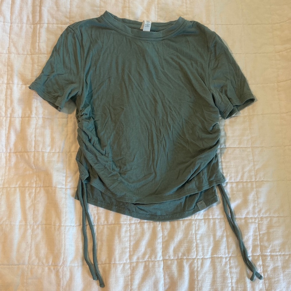 Lululemon sides cinch up top!